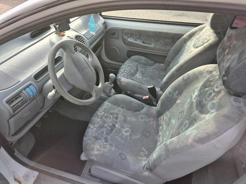 Gebraucht Renault Twingo 58 PS (42 kW) 2007 Weiß Kleinwagen