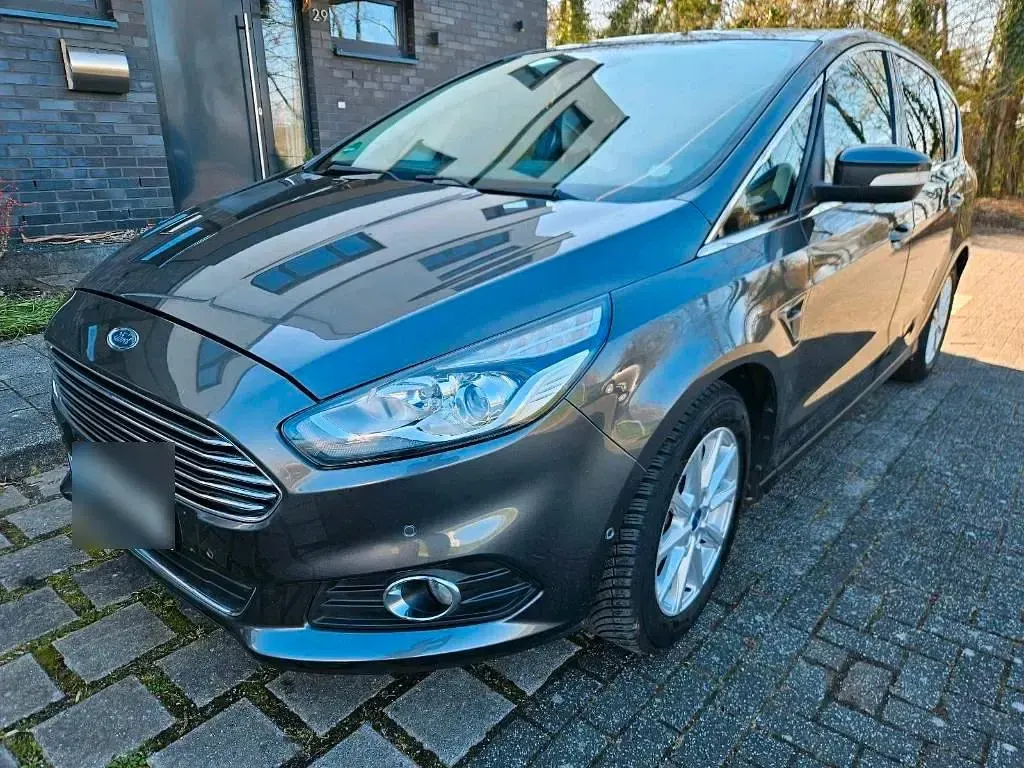 Używany Ford S-MAX Titanium 179 KM (131 kW) 2016 Szary Minivan