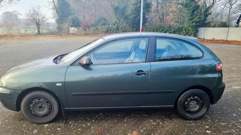 Grün Gebraucht 2003 Seat Ibiza Limousine | 650 € (Guter Preis) - Bild 1/4