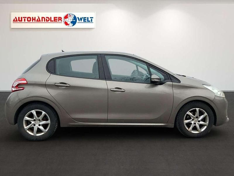 Gebraucht Peugeot 208 Active 95 PS (69 kW) 2012 Grau Kleinwagen