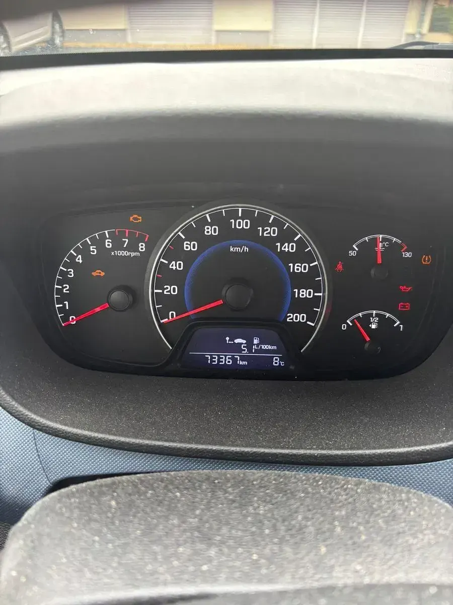 Gebraucht Hyundai i10 Style 87 PS (63 kW) 2015 Silber Kleinwagen