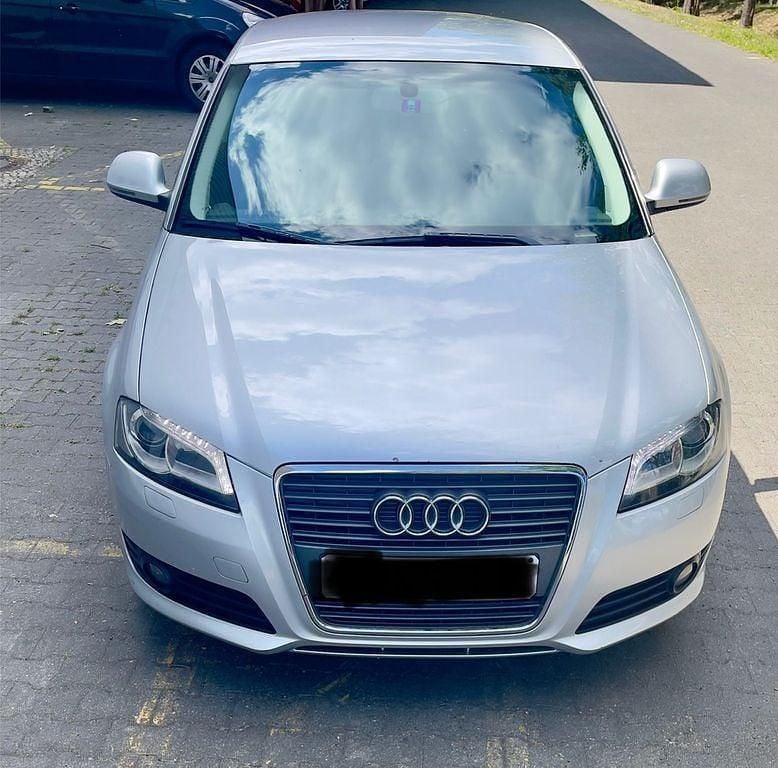 Silber Gebraucht 2010 Audi A3 Ambiente Limousine | 2.900 € (Superpreis) - Bild 1/2