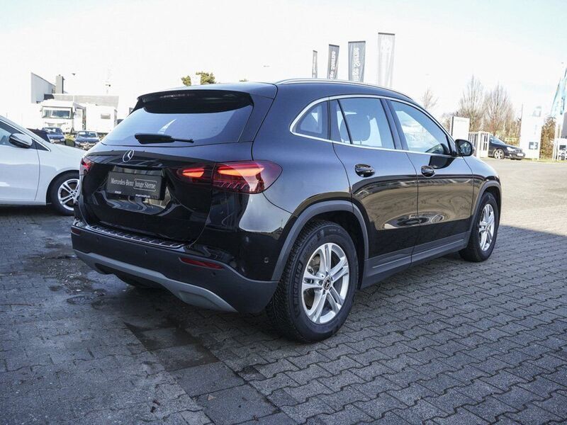 Gebraucht Mercedes GLA200 163 PS (119 kW) 2023 Schwarz SUV