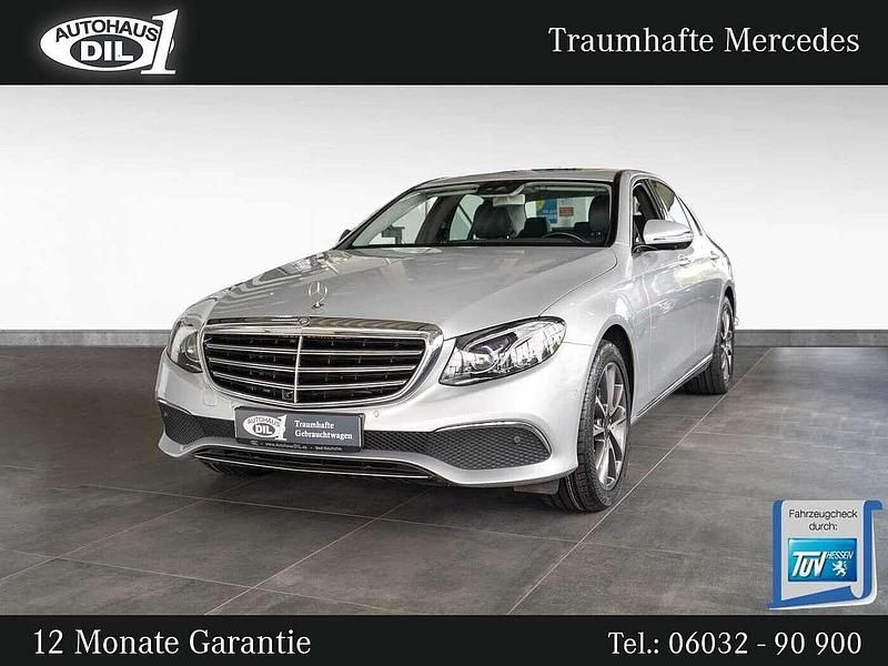 Silber (iridiumsilber metalliclack) Gebraucht 2018 Mercedes E220 Limousine | 25.850 € (Guter Preis) - Bild 1/3