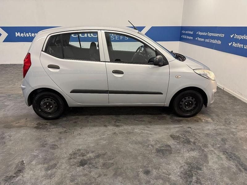 Gebraucht Hyundai i10 Edition 69 PS (50 kW) 2011 Silber Kleinwagen