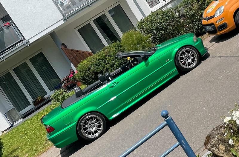 Grau Gebraucht 2002 BMW 325 Cabriolet M Sport Cabrio | 8.799 € (Fairer Preis) - Bild 1/4