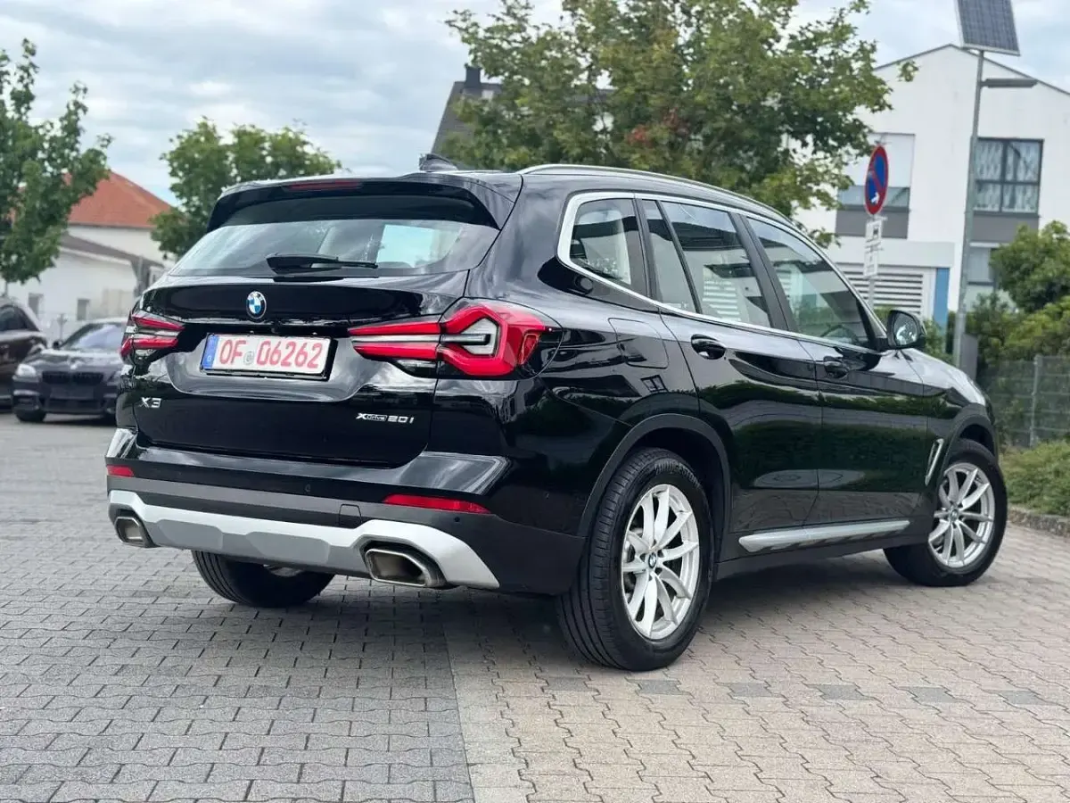 Gebraucht BMW X3 Sport Line 184 PS (135 kW) 2024 Schwarz ii/bonnet fluid black SUV