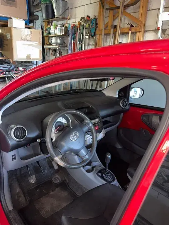 Gebraucht Toyota Aygo 69 PS (50 kW) 2011 Rot Kleinwagen
