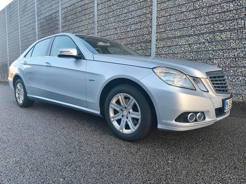 Gebraucht Mercedes E200 185 PS (136 kW) 2010 Silber Limousine