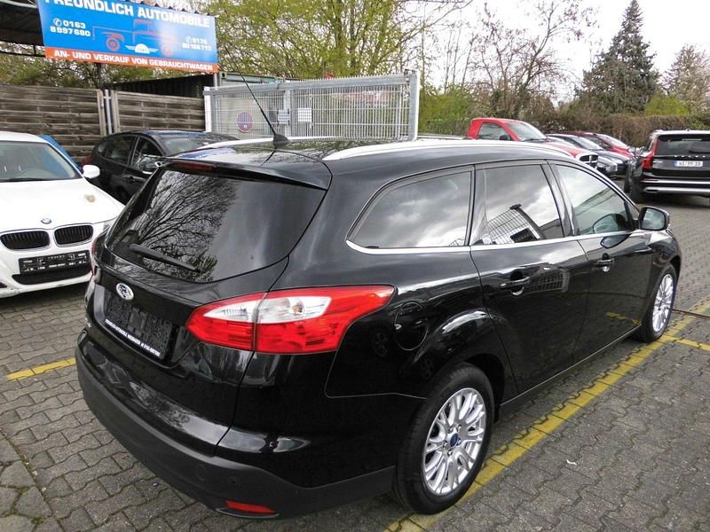 Gebraucht Ford Focus Titanium 125 PS (91 kW) 2011 Schwarz Kombi