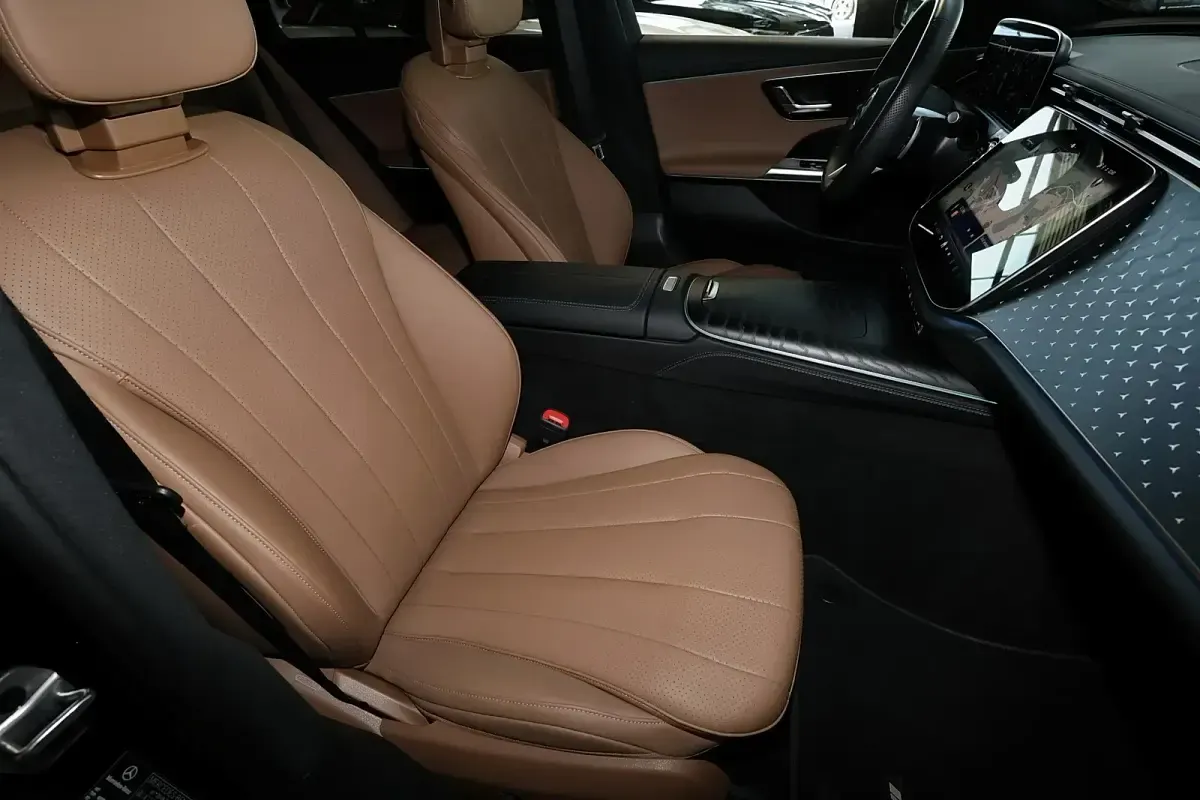 Gebraucht Mercedes E200 AMG 204 PS (150 kW) 2025 Metalliclack obsidianschwarz Kombi