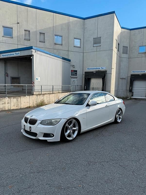 Weiß Gebraucht 2010 BMW 335 M Sport Coupé | 14.500 € (Fairer Preis) - Bild 1/4