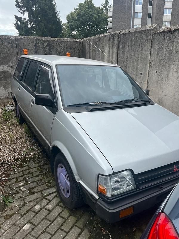 Gebraucht 1988 Mitsubishi Space Wagon Van / Kleinbus | 900 € - Bild 1/4