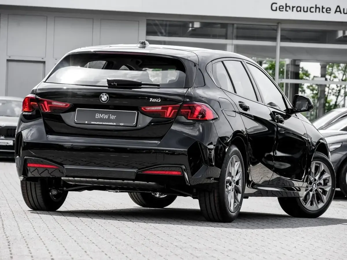 Neu BMW 120 156 PS (114 kW) 2026 Schwarz Kleinwagen