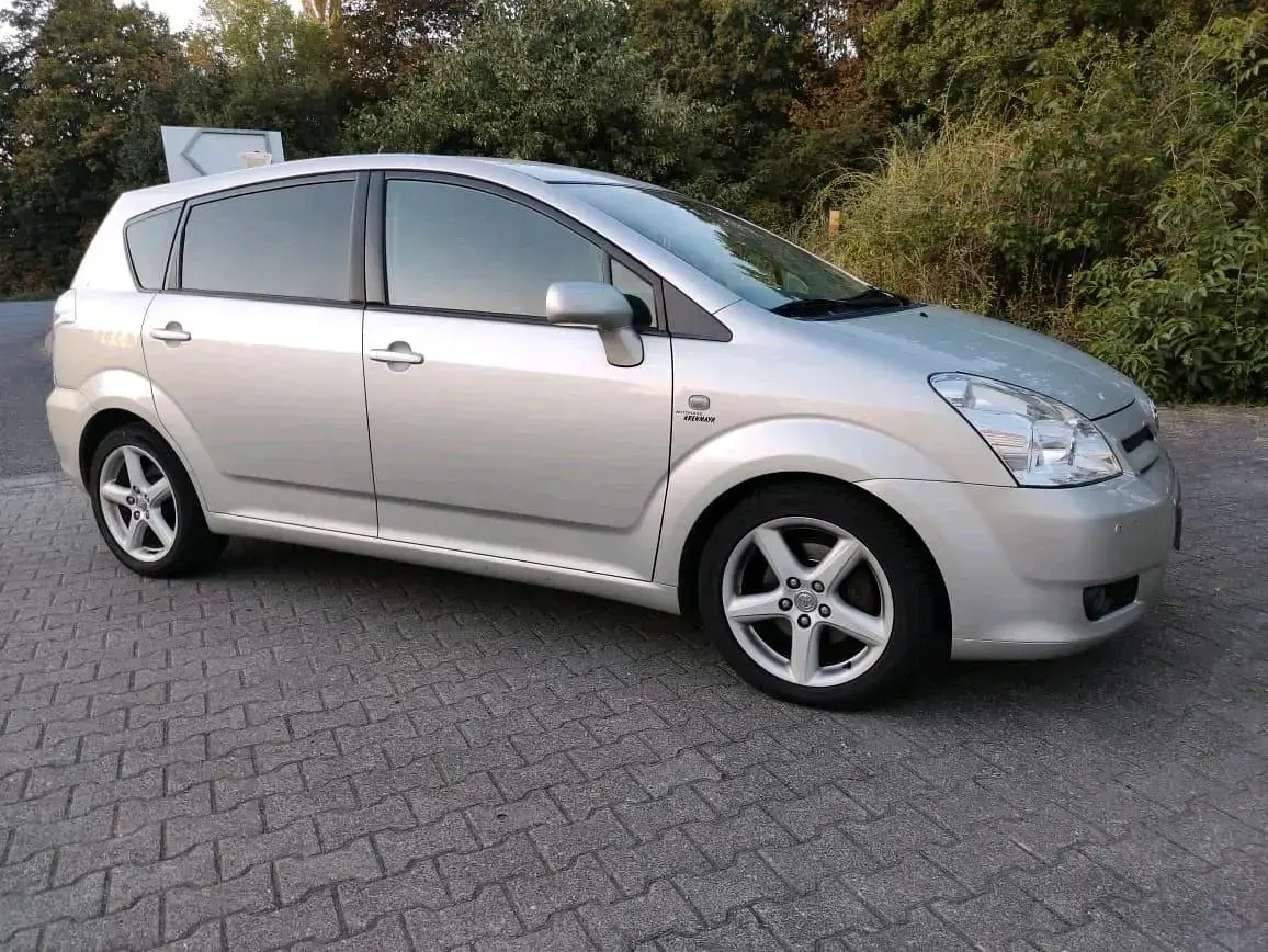 Gebraucht Toyota Corolla Verso 129 PS (94 kW) 2007 Silber Van / Kleinbus