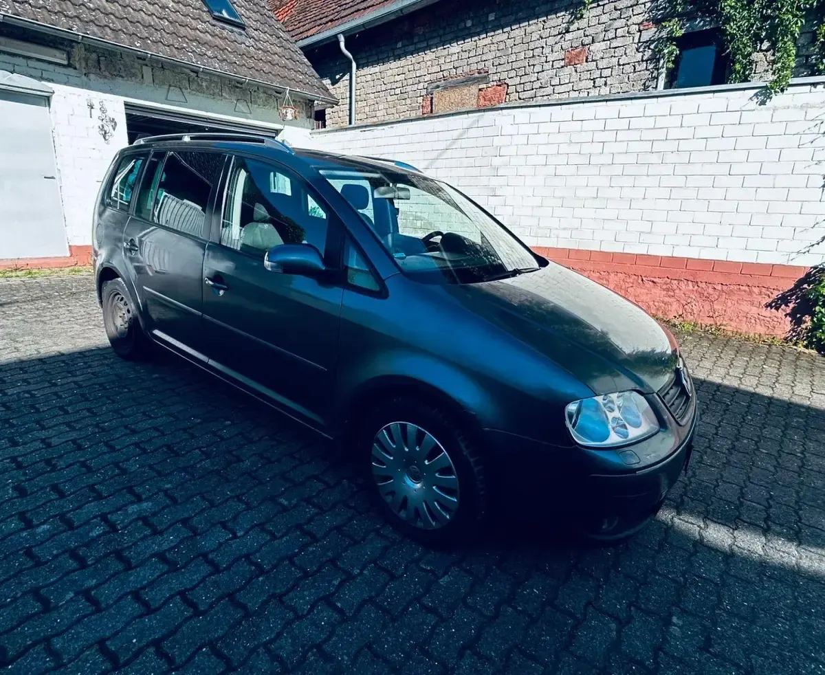 Gebraucht VW Touran 140 PS (102 kW) 2005 Grau Van / Kleinbus