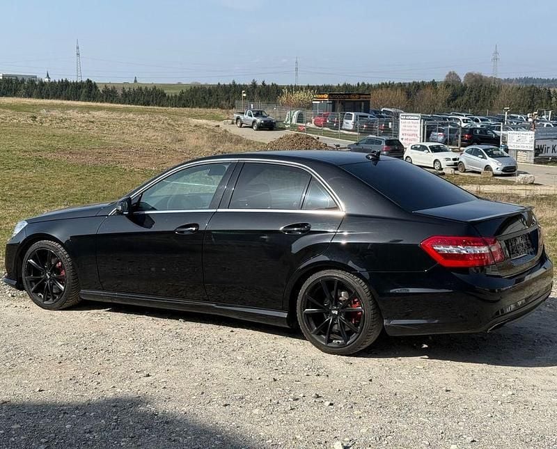 Gebraucht Mercedes E250 Sport 204 PS (150 kW) 2012 Schwarz Limousine