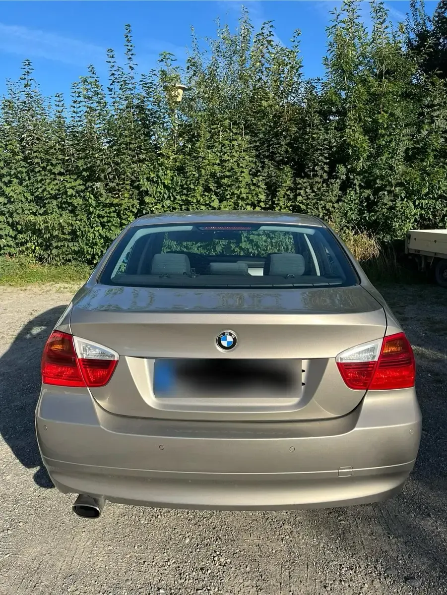 Gebraucht BMW 318 129 PS (94 kW) 2007 Gold Limousine