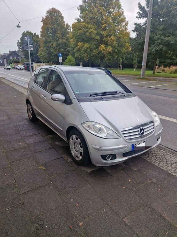 Silber Gebraucht 2004 Mercedes A150 Avantgarde Van / Kleinbus | 2.750 € (Fairer Preis) - Bild 1/4