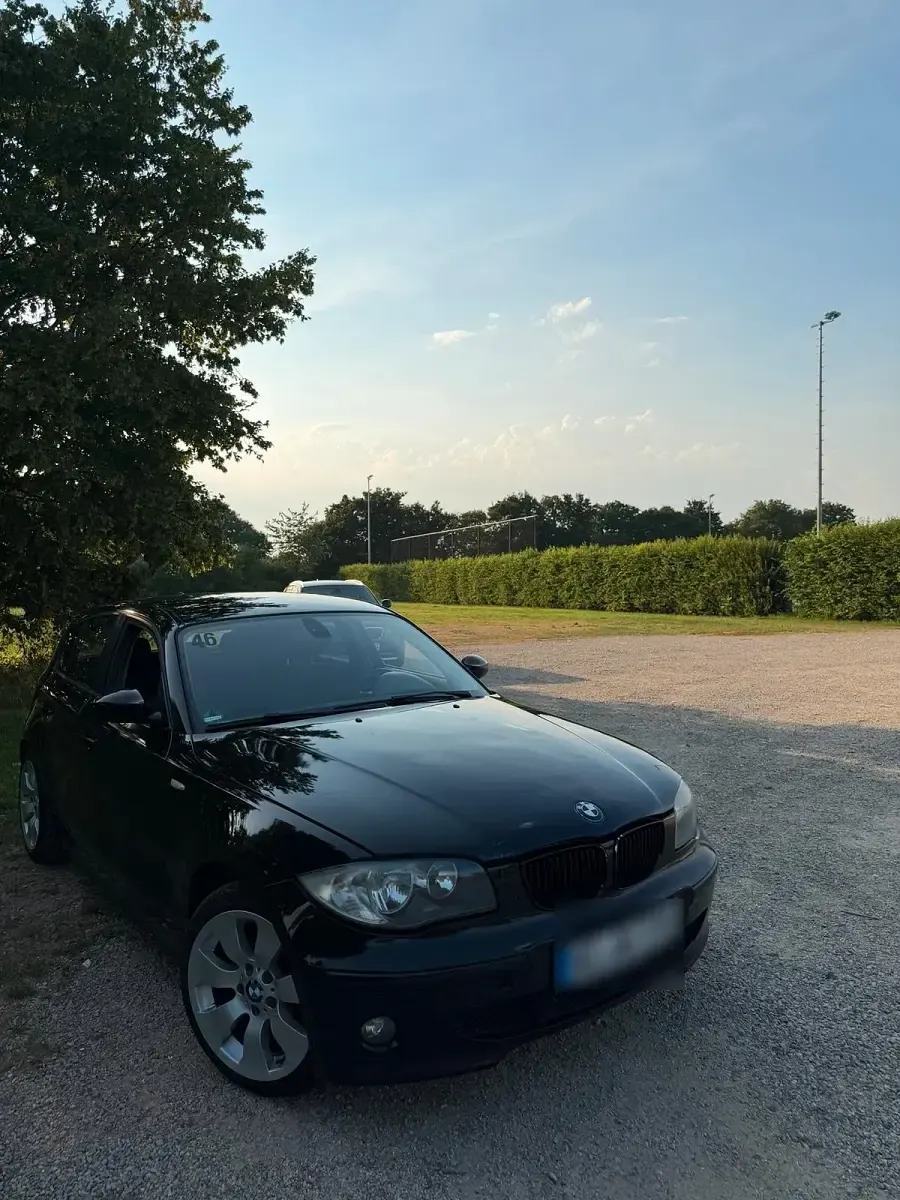 Gebraucht BMW 118 123 PS (90 kW) 2006 Schwarz Kleinwagen