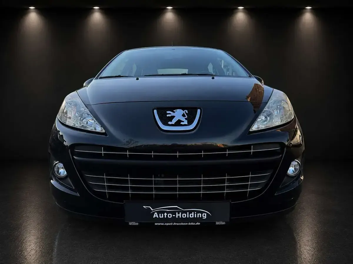 Gebraucht Peugeot 207 Forever 95 PS (69 kW) 2012 Schwarz Limousine