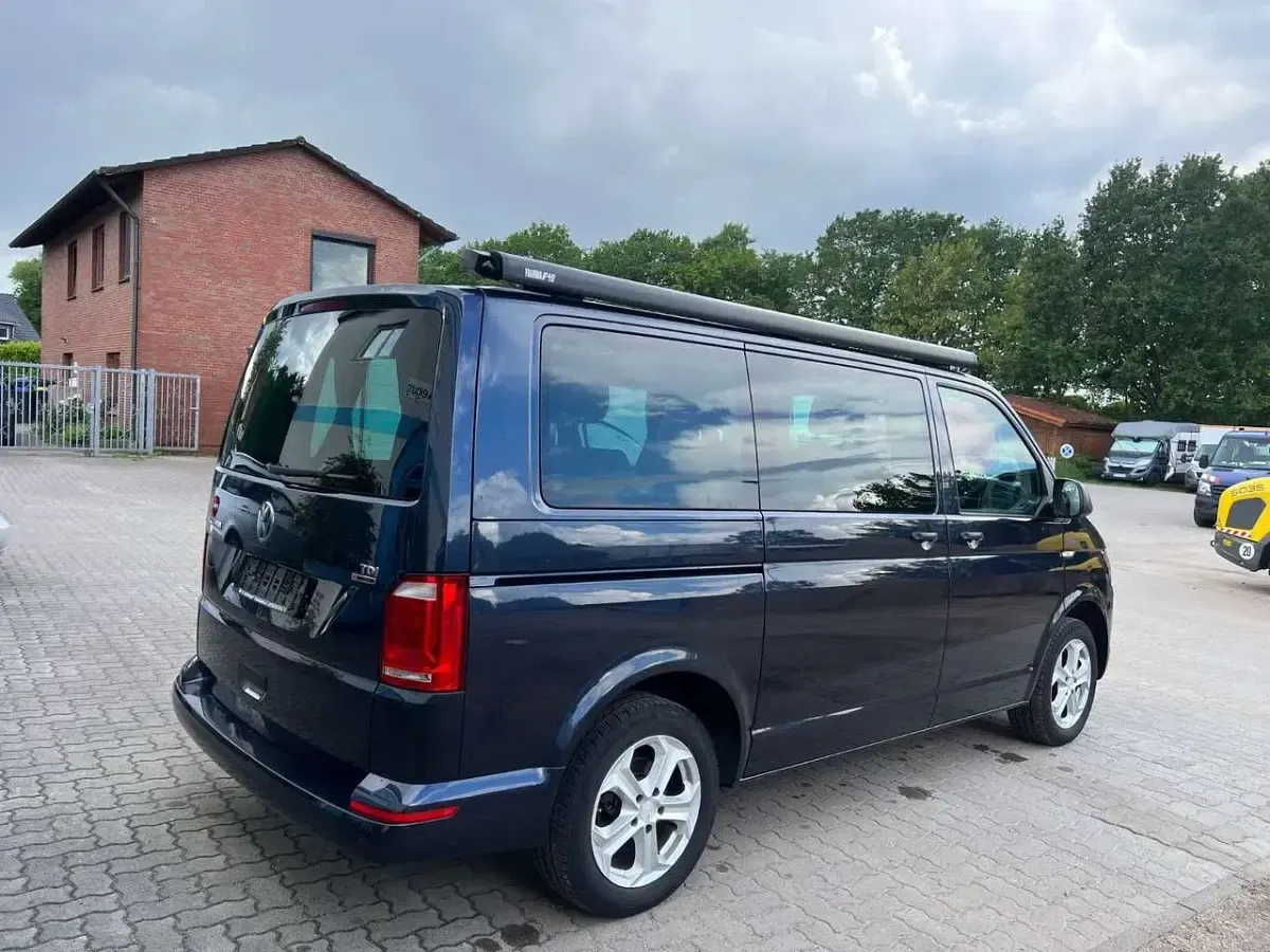 Gebraucht VW Multivan 150 PS (110 kW) 2016 Blau Van / Kleinbus
