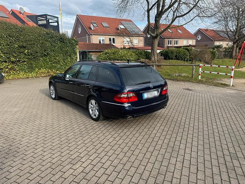 Gebraucht Mercedes E320 224 PS (164 kW) 2008 Blau Kombi