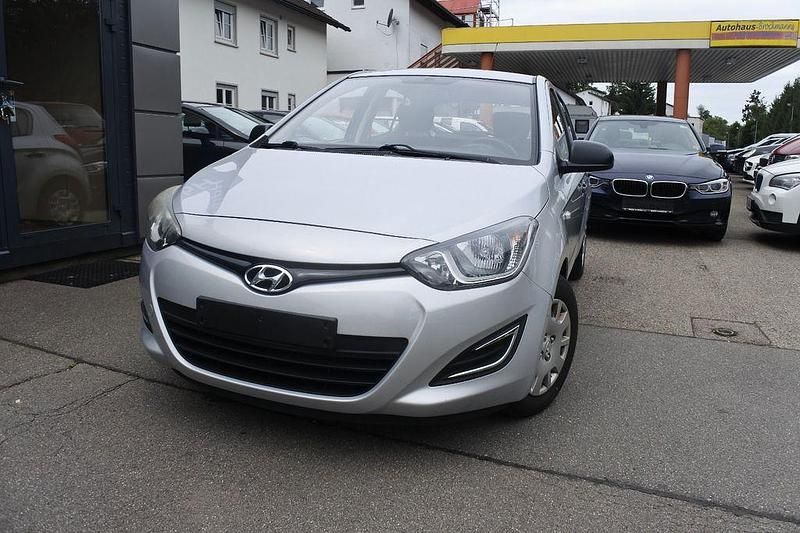 Silber Gebraucht 2013 Hyundai i20 Edition Limousine | 3.799 € (Fairer Preis) - Bild 1/4