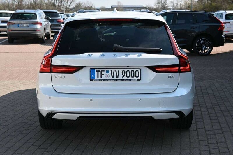Gebraucht Volvo V90 Plus 197 PS (144 kW) 2023 Crystal white / metallic Kombi