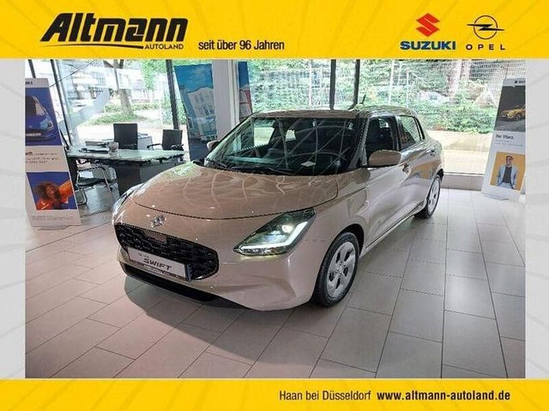 Caravan ivory pearl metallic Gebraucht 2024 Suzuki Swift Comfort Kleinwagen | 18.880 € (Fairer Preis) - Bild 1/4