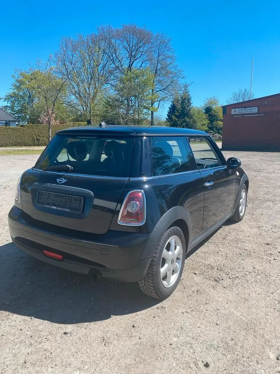 Gebraucht Mini Cooper 75 PS (55 kW) 2010 Schwarz Kleinwagen