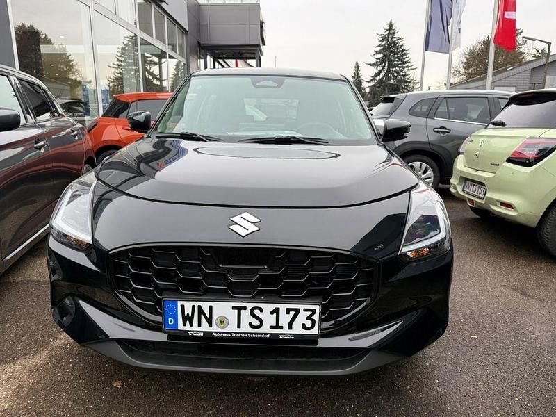 Neu Suzuki Swift Comfort+ 83 PS (61 kW) 2025 Schwarz Kleinwagen