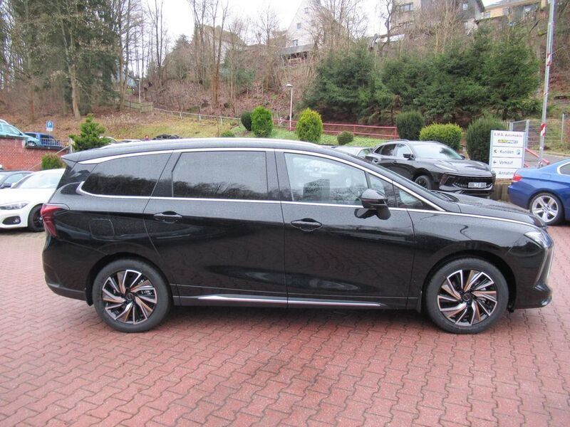 Gebraucht DFSK Forthing 4 177 PS (130 kW) 2024 Schwarz Van / Kleinbus