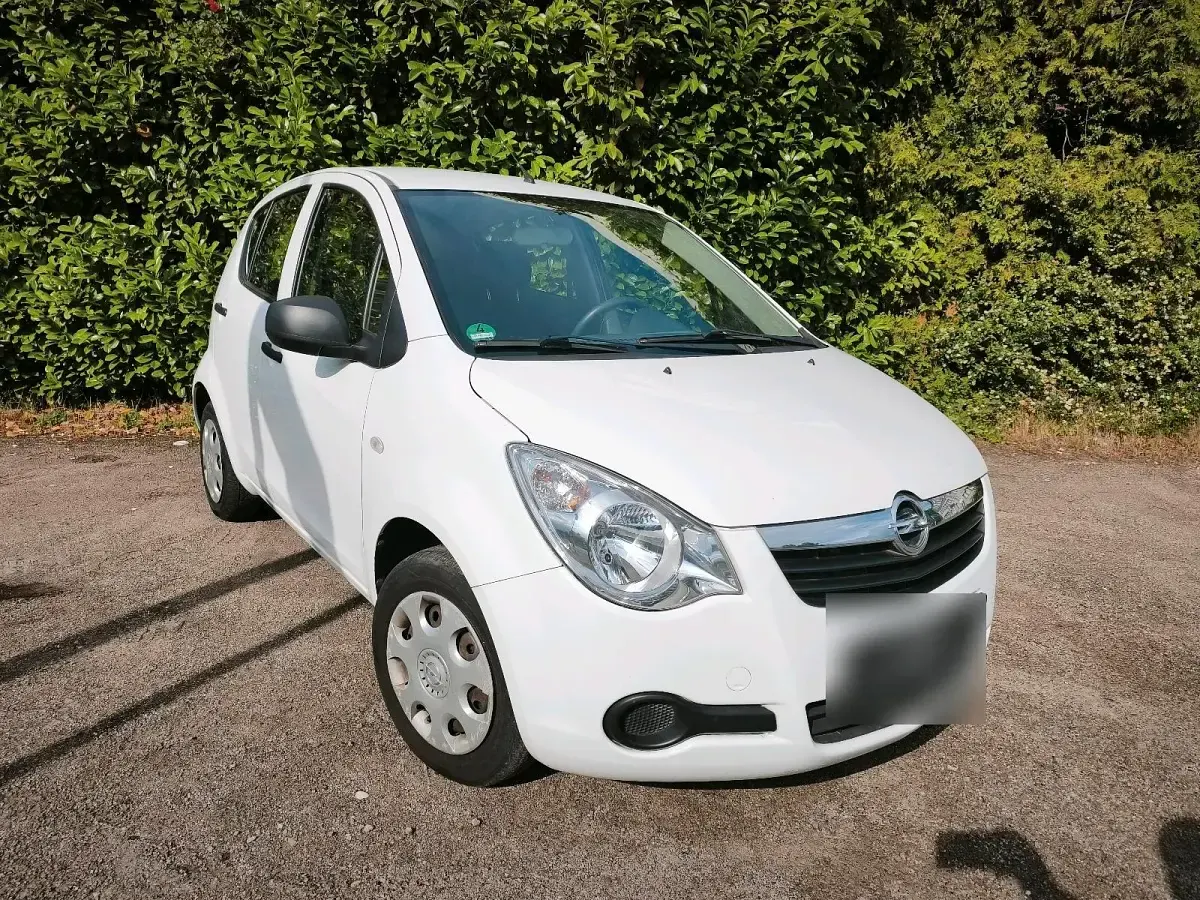Gebraucht Opel Agila 68 PS (50 kW) 2014 Weiß Kleinwagen