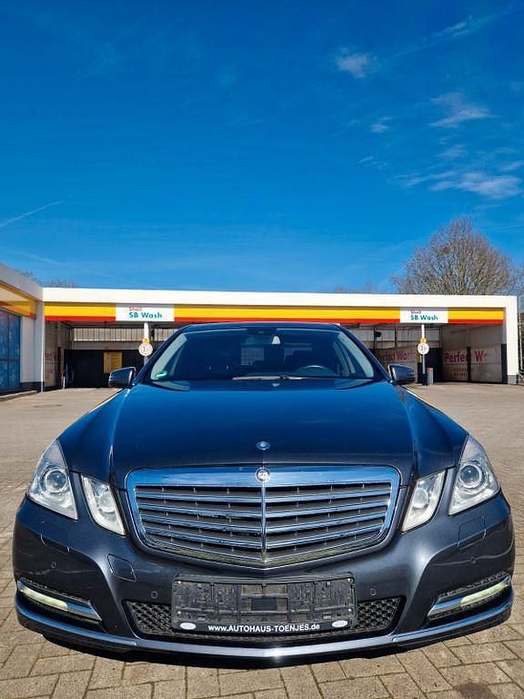 Gebraucht Mercedes E200 Elegance 184 PS (135 kW) 2011 Grau Limousine