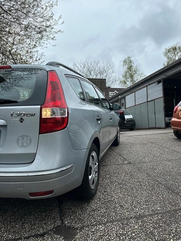 Gebraucht Hyundai i30 118 PS (86 kW) 2009 Silber Kombi