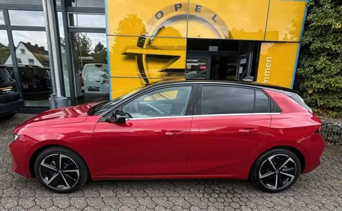 Używany Opel Astra Elegance 131 KM (96 kW) 2023 Czerwony Hatchback