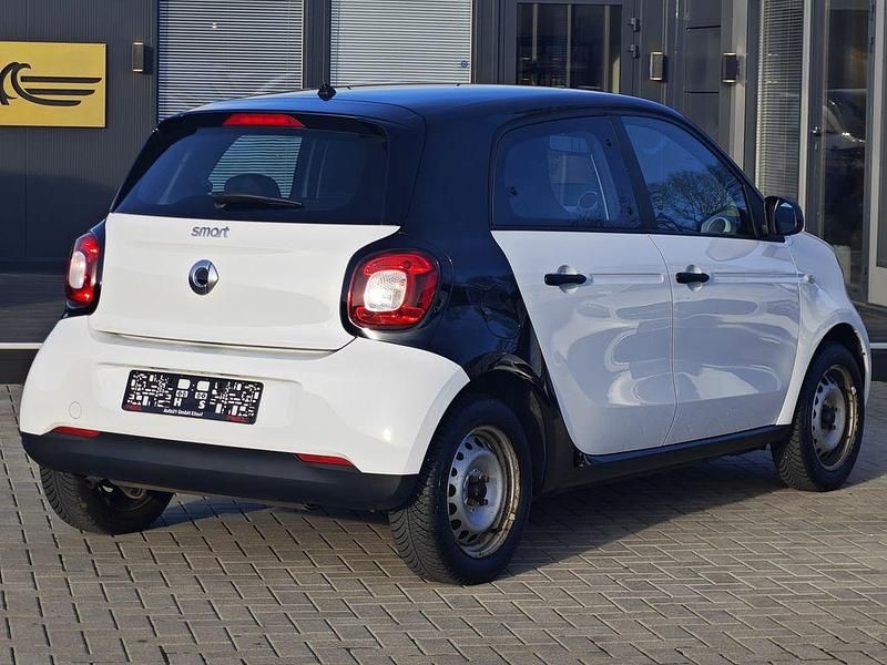 Gebraucht Smart ForFour Basis 71 PS (52 kW) 2019 Weiß Kleinwagen
