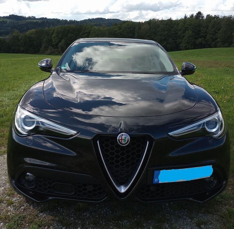 Schwarz Gebraucht 2017 Alfa Romeo Stelvio Super SUV | 22.500 € (Guter Preis) - Bild 1/4