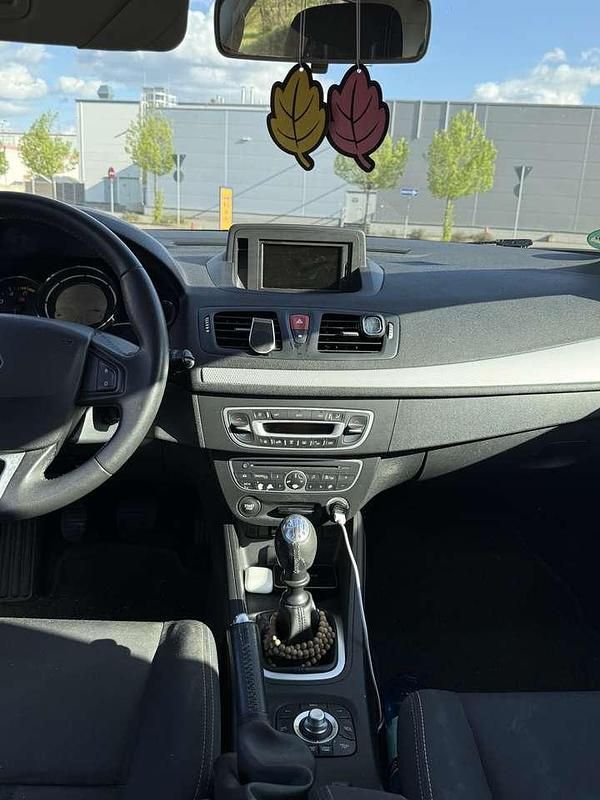 Gebraucht Renault Mégane GrandTour Dynamique 106 PS (77 kW) 2010 Schwarz Kombi