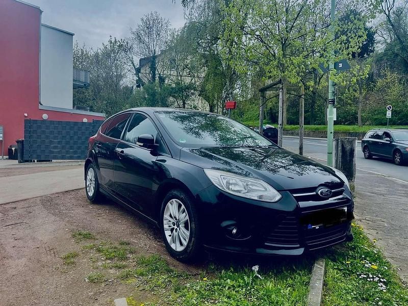Schwarz Gebraucht 2011 Ford Focus Titanium Limousine | 4.999 € (Fairer Preis) - Bild 1/4