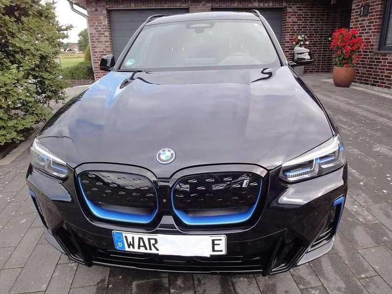 Schwarz Gebraucht 2023 BMW iX3 Impressive SUV | 45.500 € (Guter Preis) - Bild 1/4