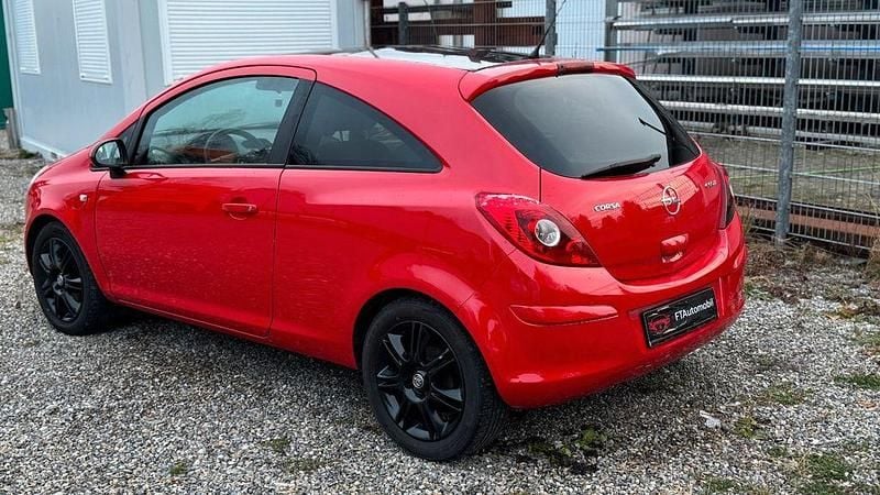 Gebraucht Opel Corsa Edition 75 PS (55 kW) 2010 Rot Kleinwagen