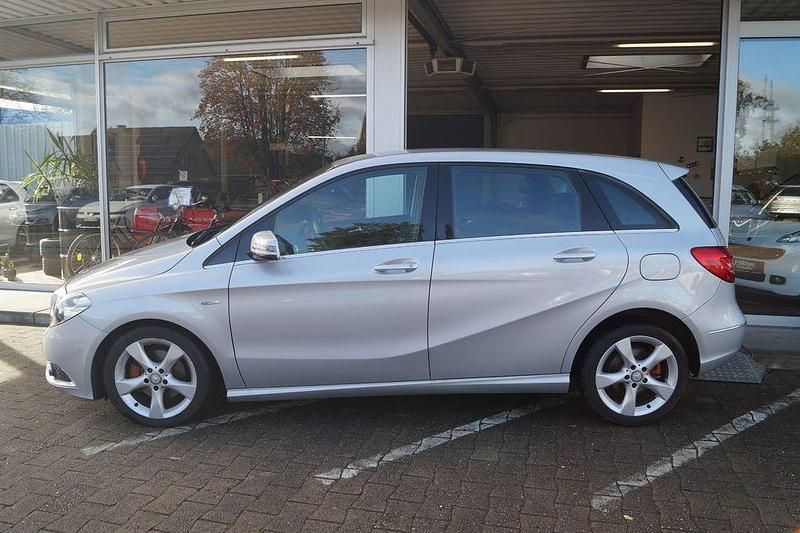 Gebraucht Mercedes B200 Sport 156 PS (114 kW) 2012 Silber Kleinwagen