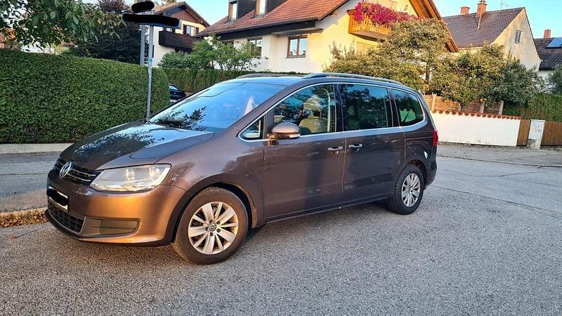 Braun Gebraucht 2011 VW Sharan Comfortline Van / Kleinbus | 7.850 € (Guter Preis) - Bild 1/4
