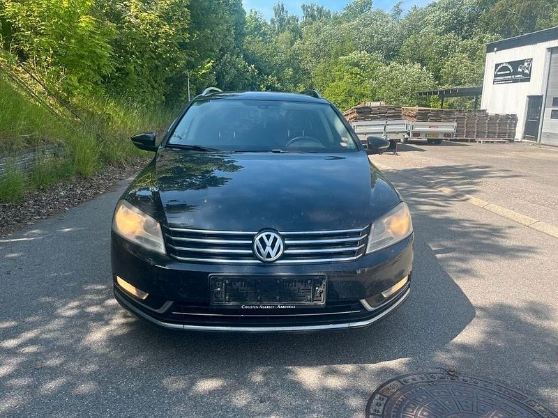 Second-hand VW Passat Highline 211 CP (155 kW) 2012 Negru Break