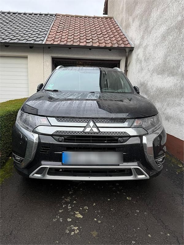 Schwarz Gebraucht 2019 Mitsubishi Outlander P-HEV SUV | 18.500 € (Guter Preis) - Bild 1/4