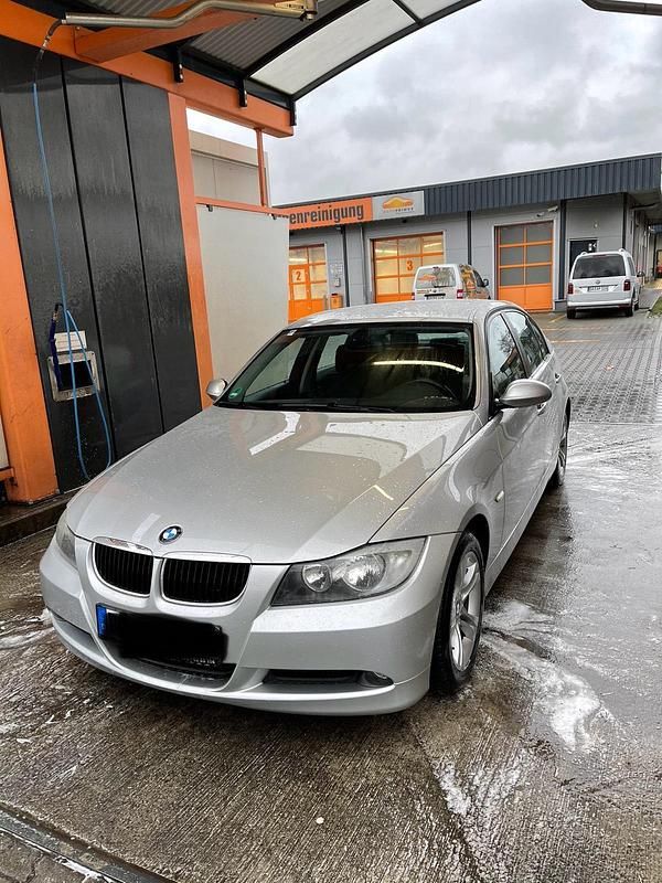 Silber Gebraucht 2007 BMW 318 Basis Limousine | 1.990 € (Superpreis) - Bild 1/4