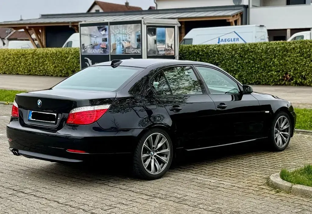 Second-hand BMW 525 197 CP (144 kW) 2008 Negru Berlinǎ