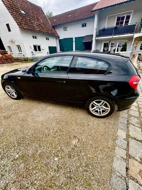 Gebraucht BMW 118 143 PS (105 kW) 2008 Schwarz Kleinwagen